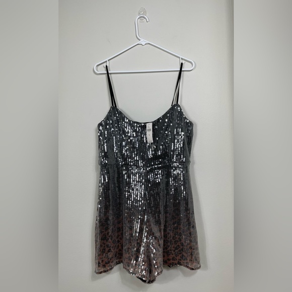 Sleeveless Printed Sequin Romper by Hutch, Size M NWT - Picture 2 of 15